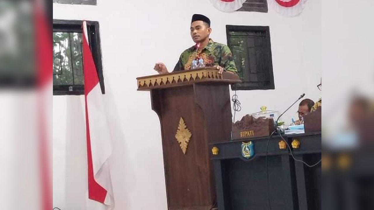 Ketua Komisi I DPRD Muna Barat, La Ode Sariba menyayangkan belum adanya keterangan resmi dari pihak Polda Sulawesi Tenggara terkait penghinaan suku Muna. Foto: Ist.