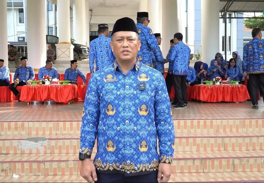 Sekda Konawe upayakan pembangunan taman bisa selesai sebelum masa pemerintahan KSK berakhir. Foto: Ist.