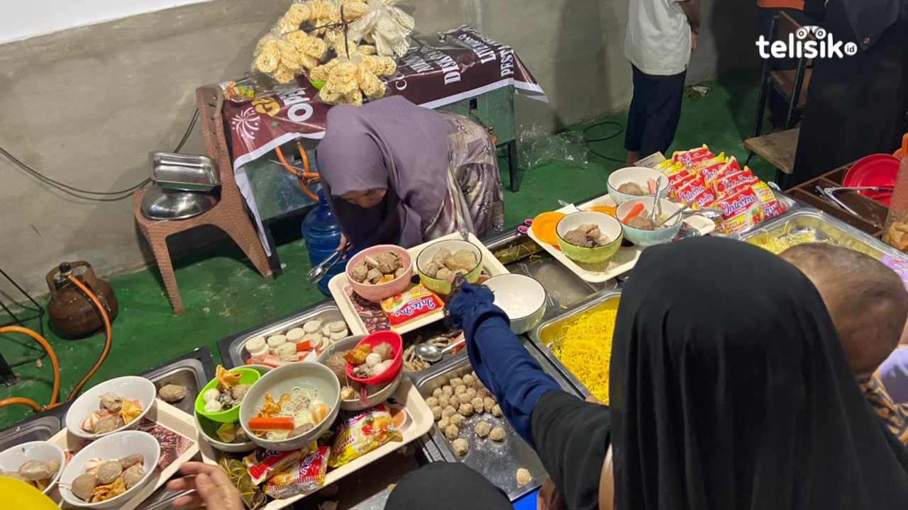 Bakso prasmanan dengan berbagai varian sudah hadir di Kota Kendari. Foto: Febry Jahra Lestiani/Telisik