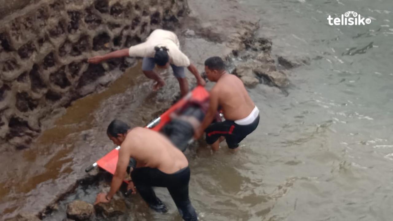 Mayat korban saat dievakuasi dari laut. Foto: Sunaryo/Telisik