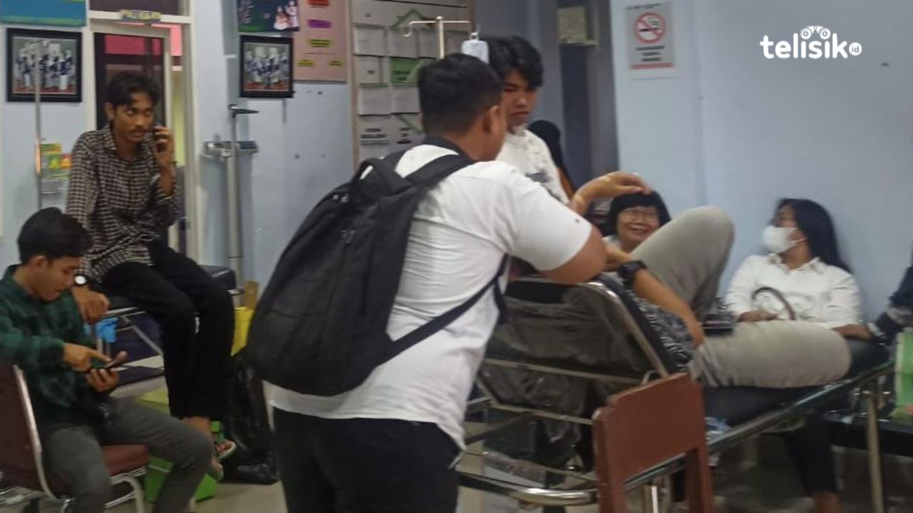 Puluhan orang keracunan massal saat kenaikan pangkat di BPSIP Sulawesi Tenggara. Korban dilarikan ke Puskesmas Puuwatu, Kota Kendari. Foto: Erni Yanti/Telisik