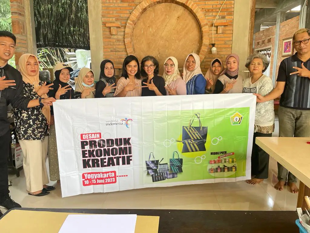 10 orang pelaku usaha Sulawesi Tenggara ikut pelatihan desain ekonomi kreatif di SBU Yogyakarta. Foto: Ist.