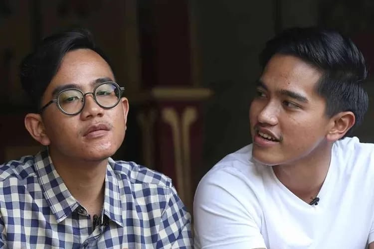 Anak bungsu Presiden Joko Widodo, Kaesang Pangarep, mengaku menyuplai foto-foto untuk pemasangan baliho dukungan Partai Solidaritas Indonesia (PSI) terhadap dirinya untuk menjadi Wali Kota Depok. Foto: Repro Hops.id