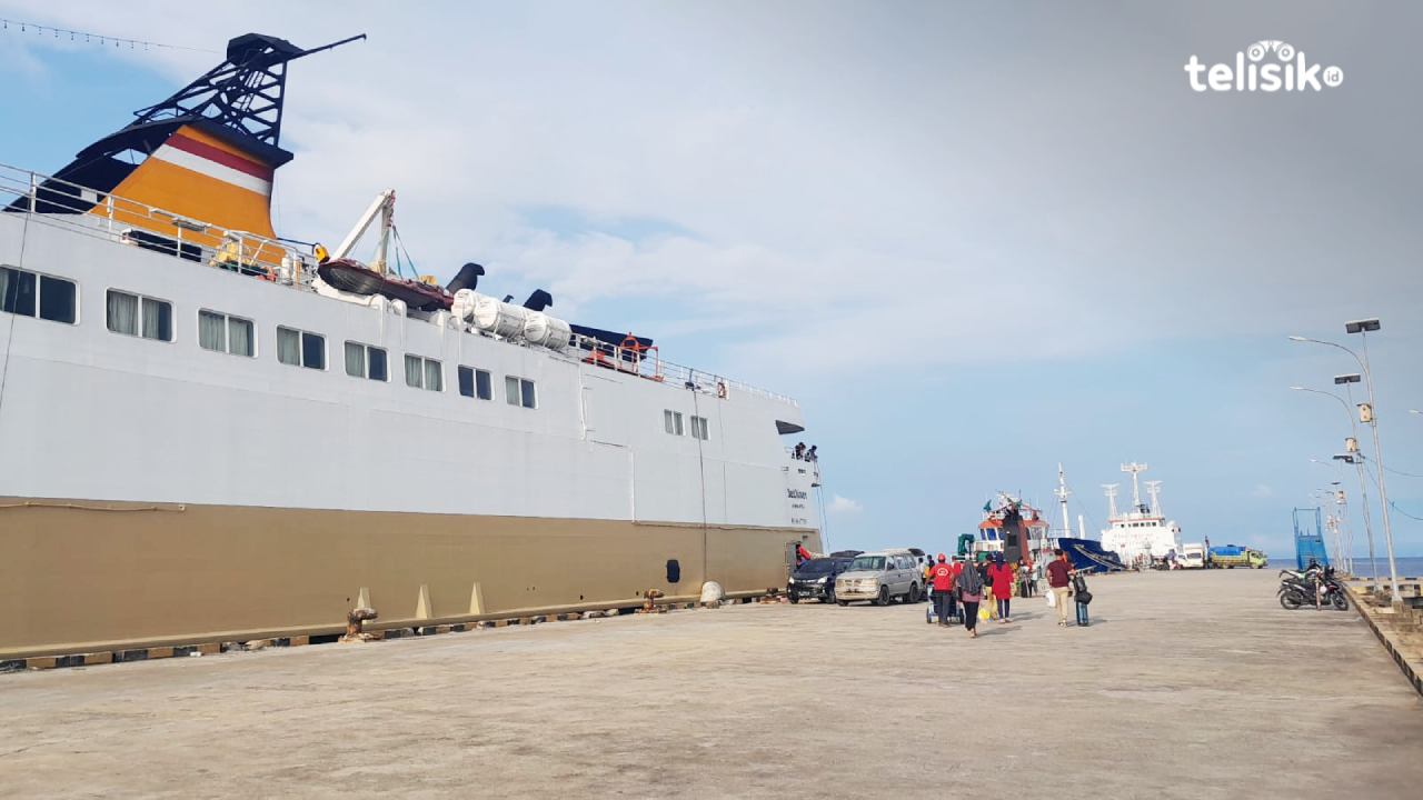 KFc Jet Liner, Salah satu armada kapal milik PT Pelni yang berlayar di perairan Sulawesi Tenggara. Foto: La Ode Andi Rahmat/Telisik