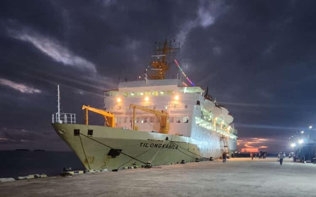 KM Tilongkabila ketika berlabuh di Pelabuhan Bungkuto Kendari, kapal tersebut melayani berbagai rute perairan di Indonesia. Foto: Ist.