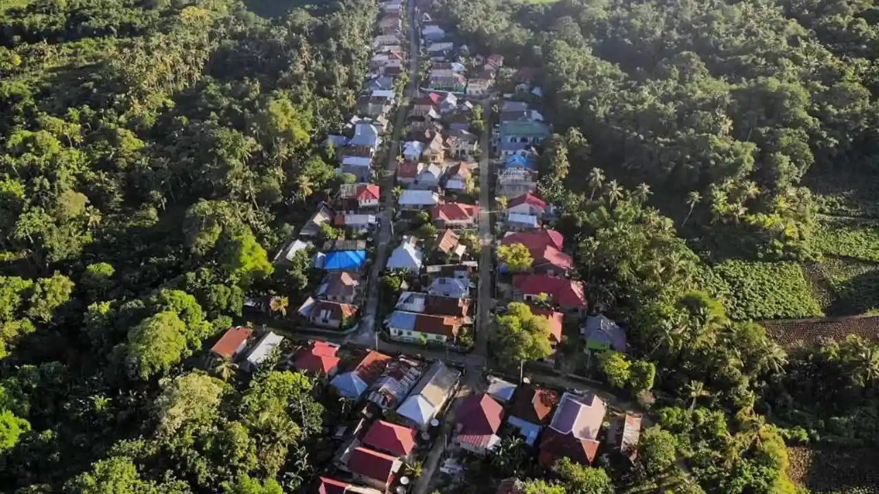 Bentang keindahan Desa Wisata Kahianga yang terletak di ketinggian 300 Mdpl. Foto: Repro Ig/@mydewikahyangan
