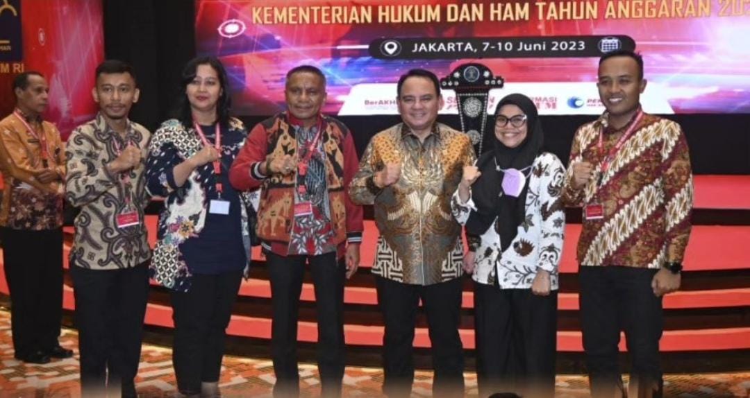 Kakanwil Kemenkumham Sulawesi Tenggara, Silvester Sili Laba (tiga dari kiri) hadiri penutupan rapat kerja kepegawaian peningkatan kualitas SDM di Jakarta. Foto: Instagram kanwilkemenkumhamsultra