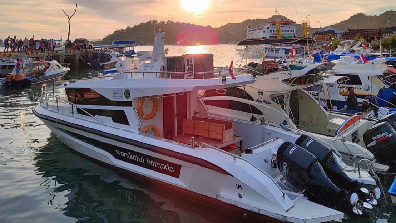 Kapal Speedboat milik BOPLBF di Labuan Bajo bebas berlayar meski tanpa izin. Foto: Ist.