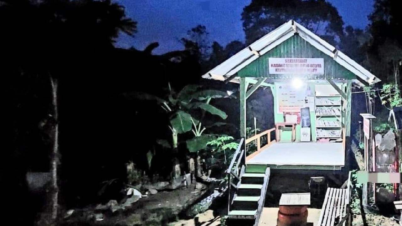 Posko Pokdawis tempat registrasi wisatawan yang ingin berkunjung ke kampung wisata Watu-Watu. Foto: kemenparekraf.go.id