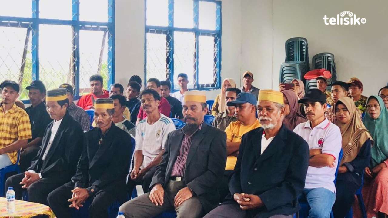 Masyarakat Desa Hendea, penerima bantuan melalui usaha ekonomi produktif. Foto: Sofi Insan Wardani/Telisik
