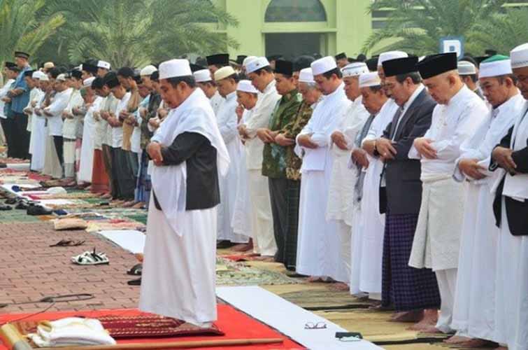 Rasulullah memerintahkan kaum laki-laki dan perempuan untuk mengerjakan salat Idul Adha, termasuk anak-anak. Bahkan wanita haid juga diperintahkan menyaksikan dan mendengarkan khutbah salat Ied. Foto: Repro Bersamadakwah.net