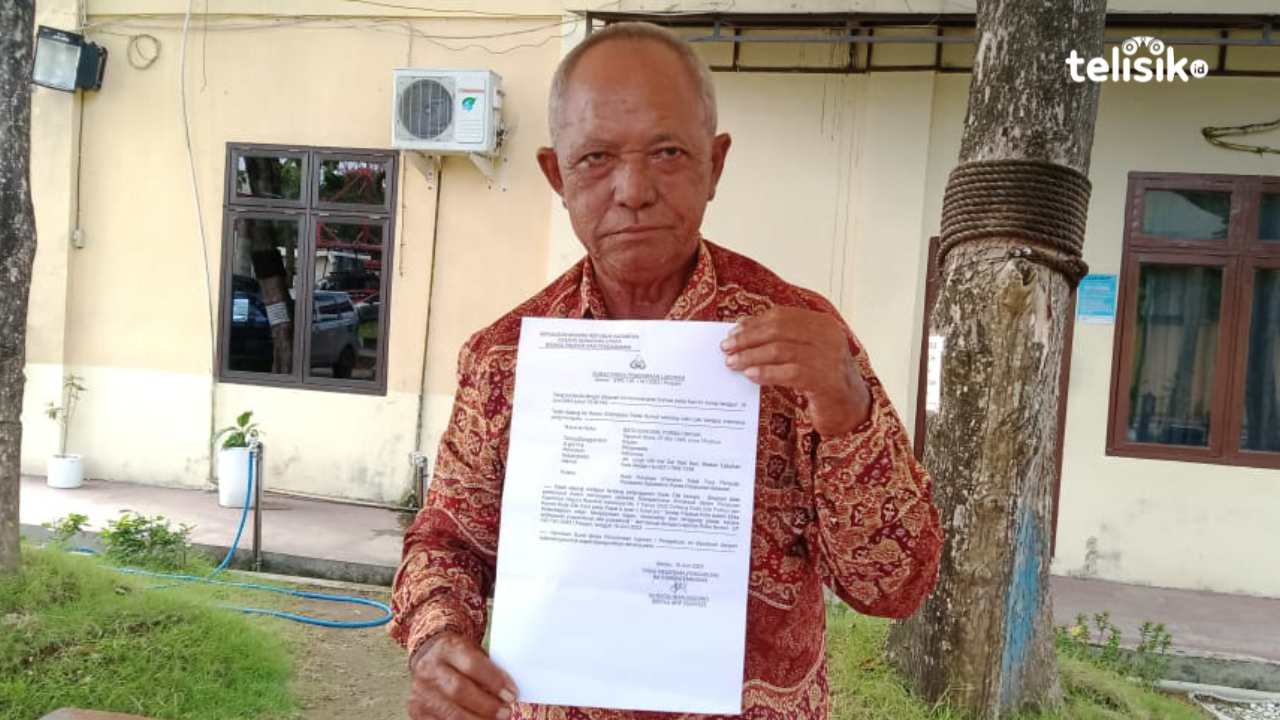 Batu Songkal Purba melaporkan Azmi Harahap ke Propam Polda Sumatera Utara. Foto: Reza Fahlefy/Telisik