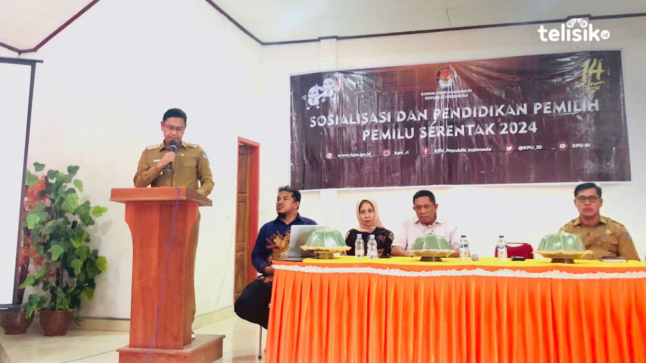 Pj Bupati Buton Selatan saat membuka kegiatan sosialisasi dan pendidikan pemilih pemilu serentak 2024. Foto: Sofi Insan Wardani/Telisik