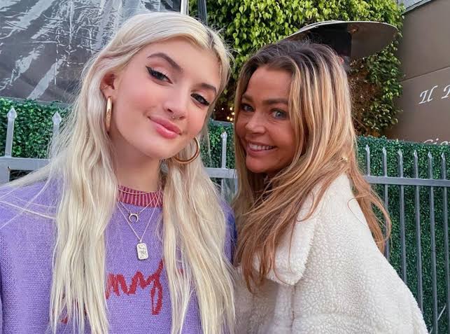 Sami Sheen, putri dari Denise Richards dan Charlie Sheen yang memutuskan untuk jadi pekerja seks. Foto: Repro Viva.co.id