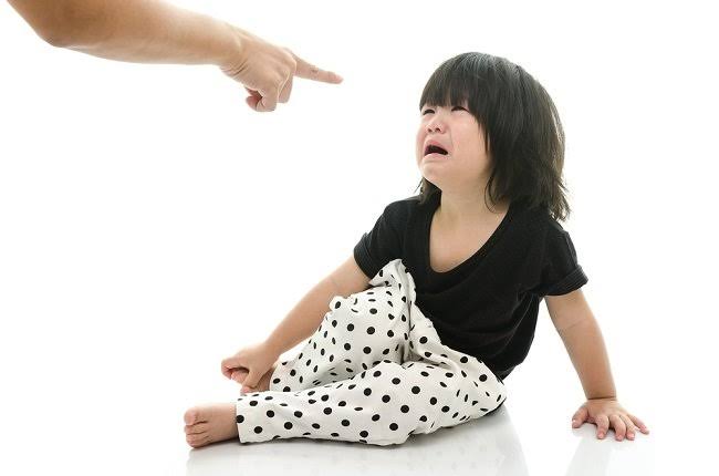 Tantrum biasa terjadi pada anak usia 1-3 tahun. Perilaku anak saat tantrum yang meledak-ledak kadang membuat sebagian orang tua emosi. Foto: Repro Alodokter.com