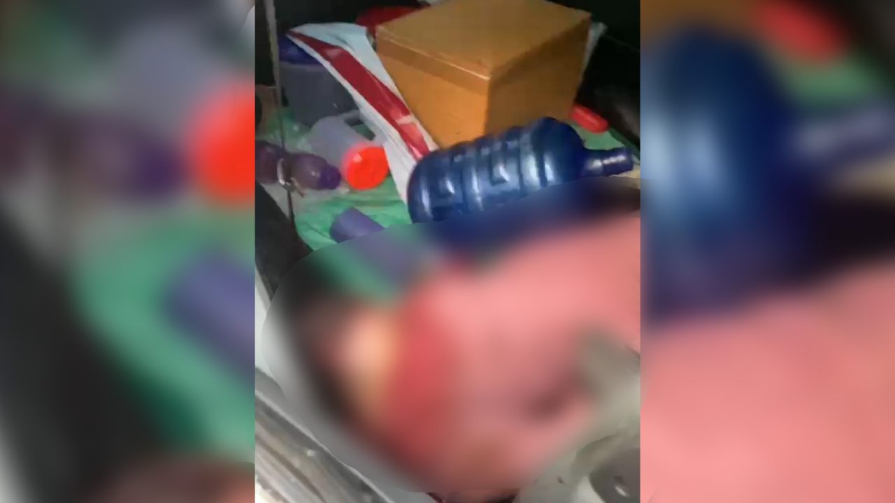 Korban ketika ditemukan tewas di dalam mobil dengan luka di leher. Foto: Dokumentasi tim keluarga korban