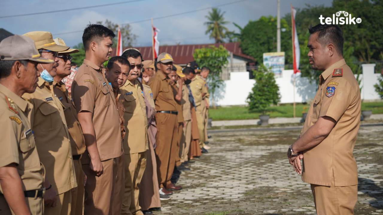 Penjatuhan sanksi pemecatan, saknsi berat dan sedang terhadap sejumlah ASN di Kabupaten Kolaka Timur. Foto: Sigit Purnomo/Telisik