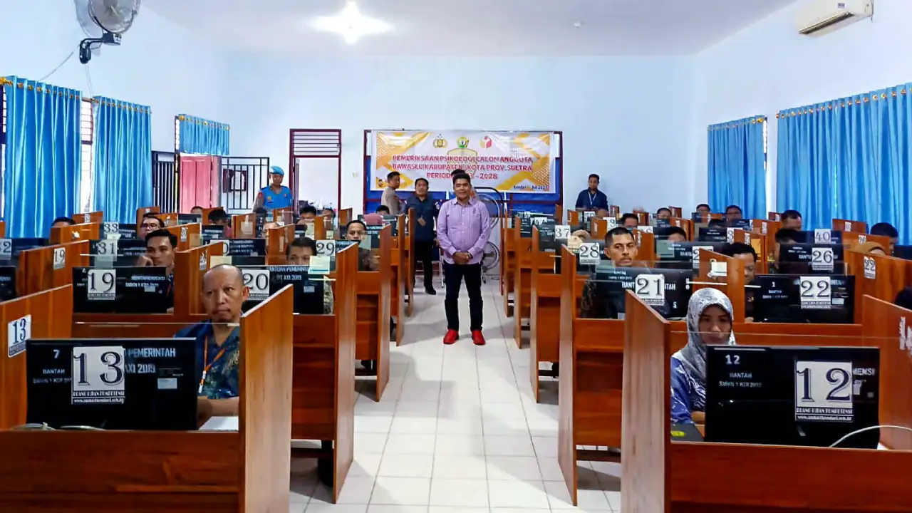 Peserta tes psikolog dan tes kesehatan calon anggota Bawaslu kabupaten/kota zona 2 Sulawesi Tenggara. Foto: Ist.