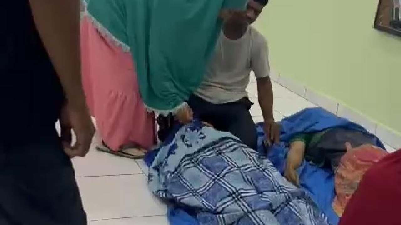 Para korban kapal tenggelam di perairan Desa Lagili, Buton Tengah. Foto: Ist.