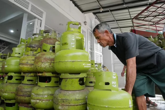 Keberadaan elpiji 3 kg di Jawa Timur mulai mengalami kelangkaan. Hal ini disebabkan karena pemerintah secara bertahap memberlakukan aturan baru. Foto: Ist.