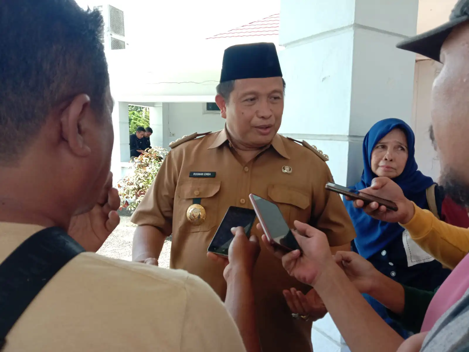 Bupati Muna, LM Rusman Emba, bakal kembali melakukan mutasi pejabat. Kocok ulang pejabat akan dilakukan dalam waktu dekat, bersamaan dengan pelantikan Kepala Dinas Catatan Sipil dan Kependudukan (Kadisdukcapil). Foto: Ist.