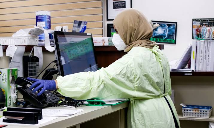 Proses mengurus sertifikasi halal punya banyak prosedur untuk memastikan sebuah produk tersebut benar-benar halal. Foto: Repro Legalisasi.com