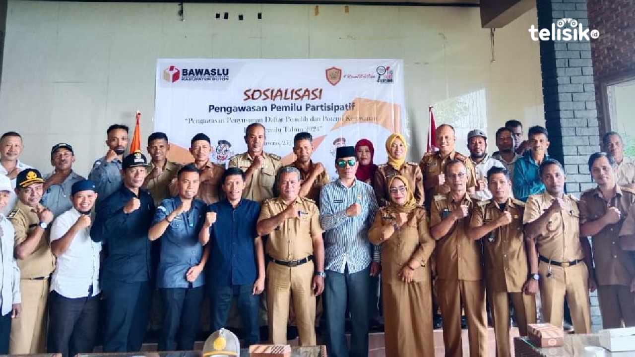 Bawaslu Kabupaten Buton bersama tokoh masyarakat dan kepala desa/lurah se-Kecamatan Pasarwajo dalam sosialisasi pengawasan pemilu partisipatif pada Pemilu 2024. Foto: Febriyani/Telisik