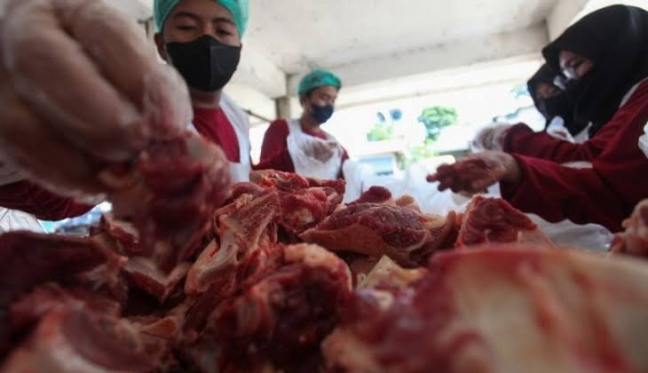 Daging sapi dan kambing terlihat sama, beberapa trik perlu digunakan untuk mengetahui perbedaannya. Foto: Repro Nusabali.com