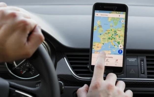 Tak hanya memberikan alamat, pengguna google bisa menambahkan tempat yang ternyata belum ada di maps. Foto: Shuttersctock.com