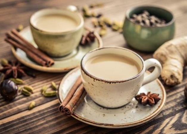 Wedang jahe susu cocok disajikan ketika musim hujan, minuman ini juga membantu memelihara daya tahan tubuh, membantu meredakan pegal-pegal, dan membantu menghangatkan tubuh. Foto: Detik.com