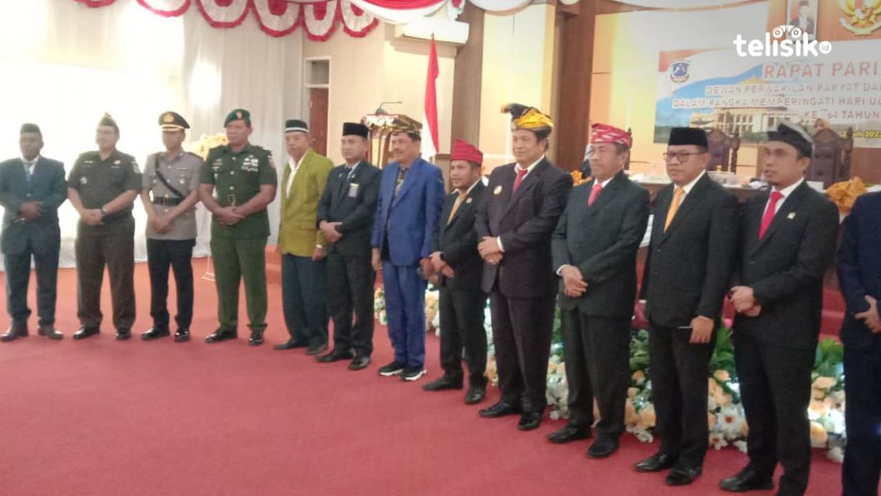 Bupati Muna, LM Rusman Emba bersama Wabup Bachrun Labuta dan anggota DPRD. Foto: Sunaryo/Telisik