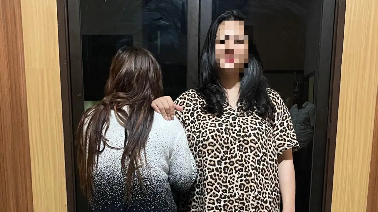 Seorang wanita, Yuli Safitri (29) menjadi korban perdagangan orang melalui aplikasi sebagai Pekerja Seks Komersial (PSK). Yuli dijual teman wanitanya Tri Mentari (26). Foto: Ist.
