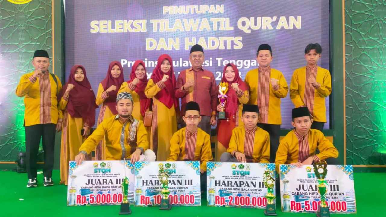 Para kafilah asal Muna Barat yang mendapat penghargaan khusus di ajang STQH ke-27 di tingkat Sulawesi Tenggara. Foto: Ist.