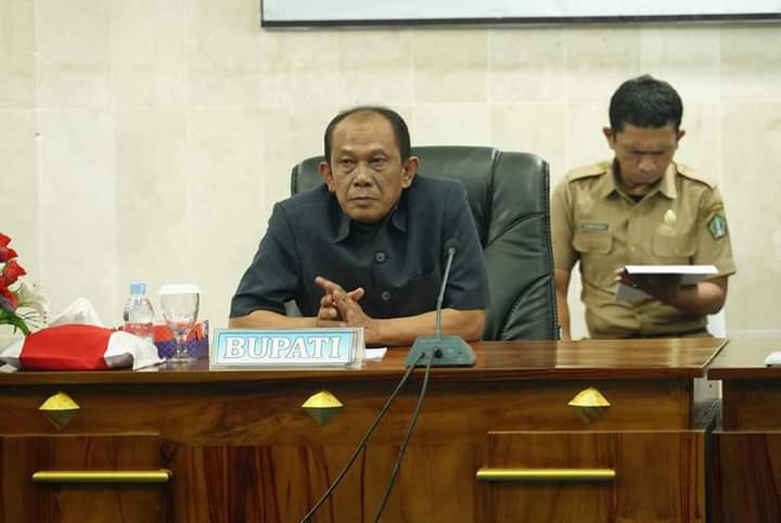 Sekertaris Daerah Kolaka Utara, Taufiq S mewakili Penjabat (Pj) bupati hadir dalam rapat paripurna. Foto: Diskominfo Kolaka Utara