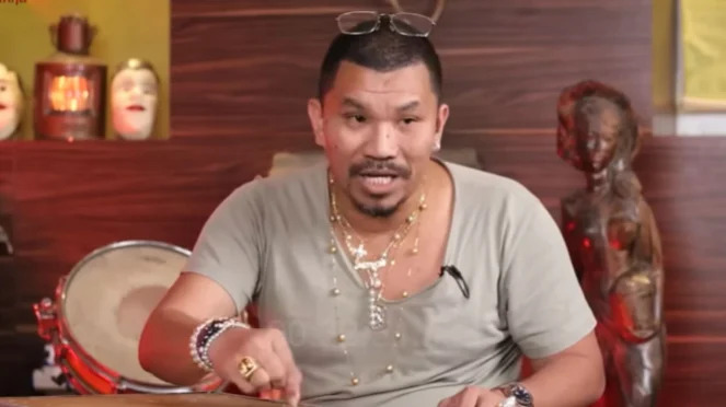 Komedian Mongol merupakan mantan pengikut sekte penyembah setan, ia membongkar ritual sekte sesat tersebut. Foto: Repro Viva.co.id