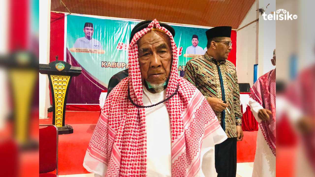 La Yadi yang sudah berusia 102 Tahun, menjadi jemaah haji tertua asal Buton Selatan yang menyelesaikan rangkaian ibadah haji dengan sehat bugar. Foto: Sofi Insan Wardani/Telisik