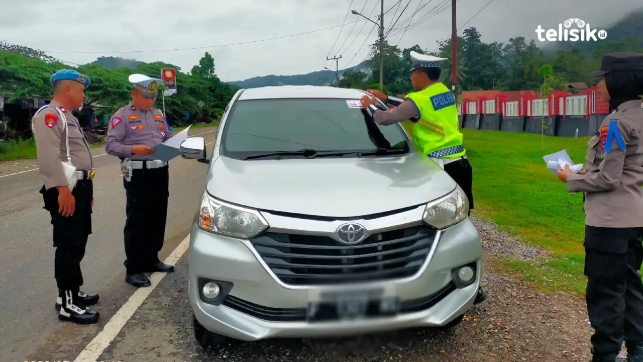 Pelaksanaan Operasi Patuh Anoa 2023 puluhan kendaraan di Kolaka Timur mendapat teguran. Foto: Sigit Purnomo/Telisik