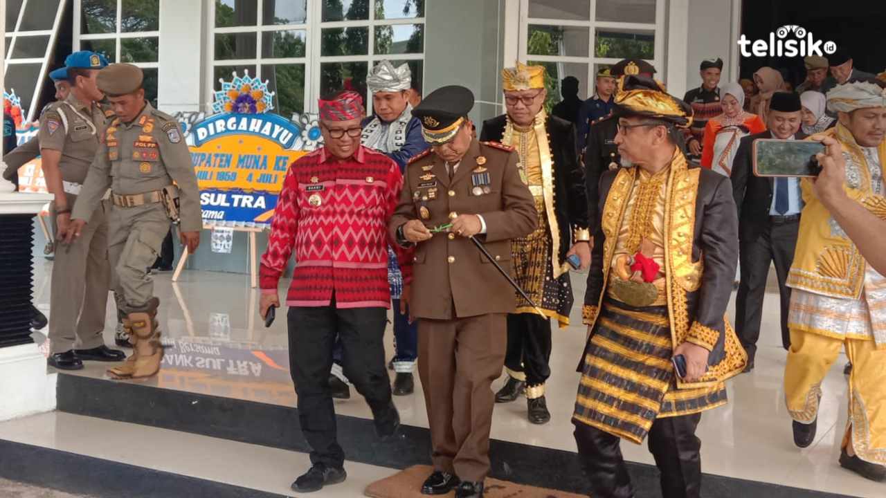 Pj Bupati Muna Barat, Bahri saat menghadiri HUT Muna ke-64. Foto: Sunaryo/Telisik