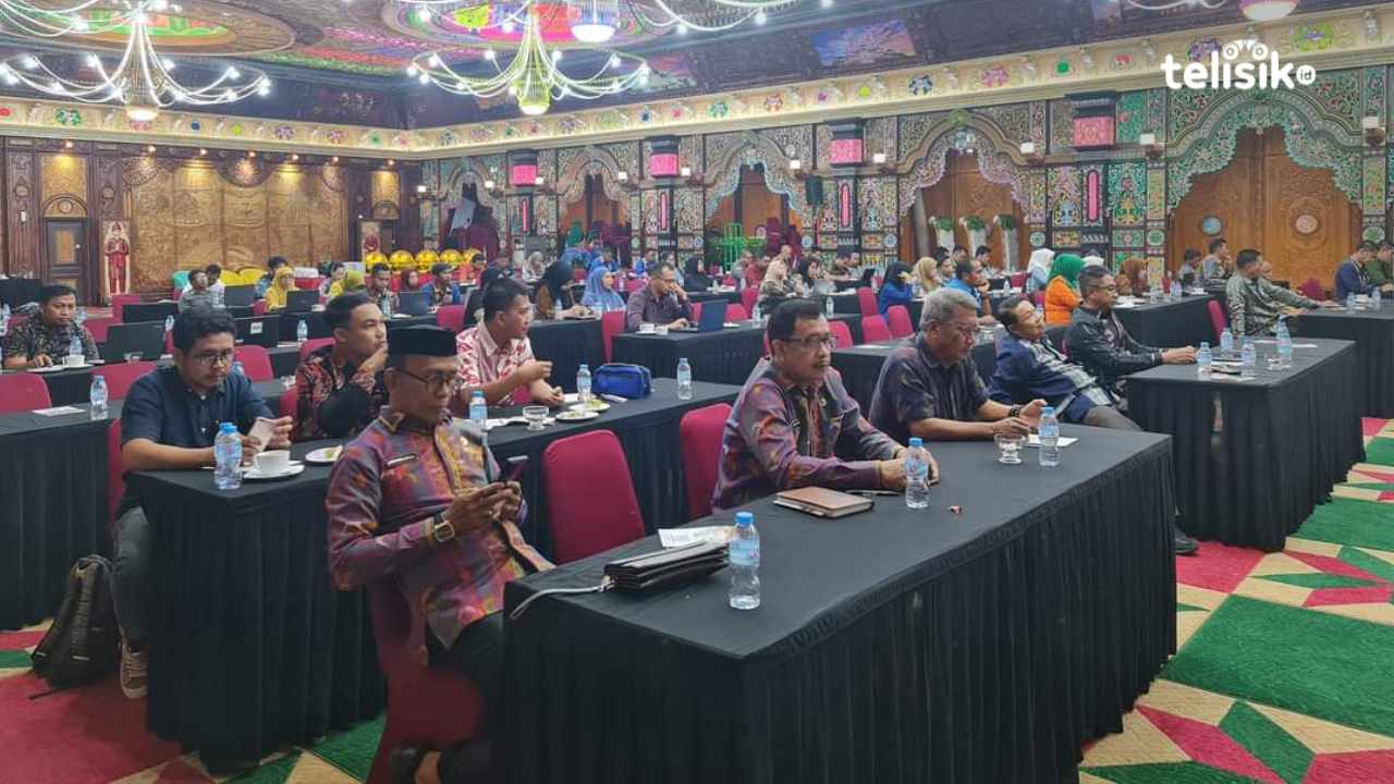 Pelaksanaan bimtek dalam meningkatkan penyelenggaraan pelayanan publik dan penyusunan standar pelayanan. Foto: Sigit Purnomo/Telisik