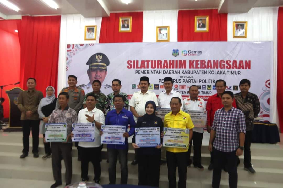 Silahturahmi kebangsaan Pemda Kolaka Timur bersama pengurus parpol yang dirangkaian dengan penyerahan secara simbolis bantuan parpol. Foto: Ist.