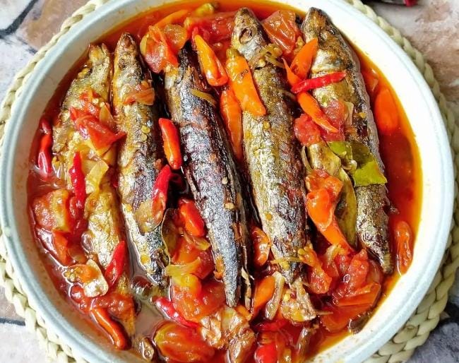 Resep sederhana ikan pindang visa menjadi salah satu menu yang Anda sajikan di rumah selain enak, resep ini juga bisa menjadi salah satu ide jualan Anda. Foto: Repro Cookpad.com