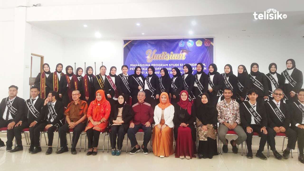 Stikes Pelita Ibu gelar yudisium yang diikuti 107 mahasiswa dari empat program studi, S1 kebidanan, pendidikan profesi kebidanan, S1 farmasi dan S1 administrasi rumah sakit. Foto: Erni Yanti/Telisik