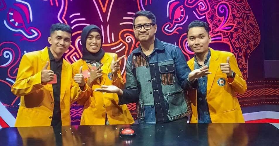 Adit, Yudi, dan Rafiqa yang mewakili UHO Kendari dalam ajang TWK yang dipandu oleh Jovial Da Lopez. Foto: Ist.