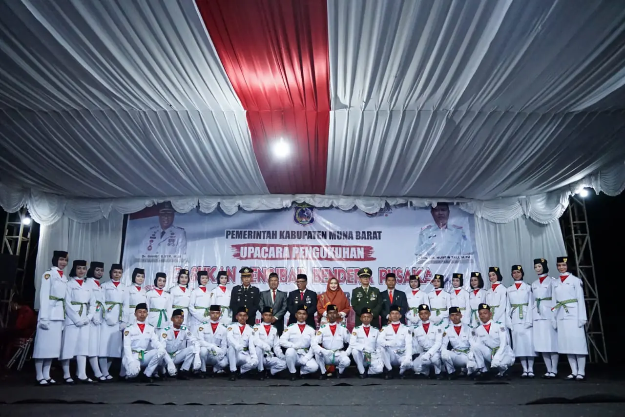 Upacara pengukuhan paskibraka Muna Barat yang akan bertugas mengibarkan bendera pada saat upacara peringatan Hari Kemerdekaan RI 17 Agustus 2023. Foto: Ist.