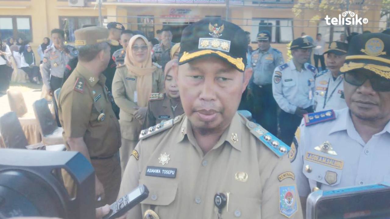 Pemkot Kendari beri hibah 1 unit genset 80 PWL senilai Rp 176.500.000 ke Brimob Polda Sulawesi Tenggara. Foto: Nur Khumairah/Telisik