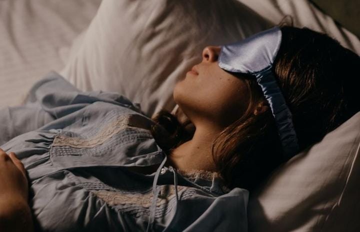 Tidur yang cukup dapat membuat stamina seseorang terjaga. Pasalnya, tidur adalah hal yang sangat berpengaruh terhadap kesehatan sehingga kita harus melakukannya dengan berkualitas. Foto: Kompas.com