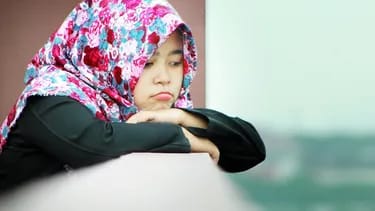 Iri hati mengacu pada keinginan yang dirasakan seseorang, untuk menghancurkan atau menghilangkan nikmat yang dimiliki orang lain.  Foto: Repro pikiranrakyat.com