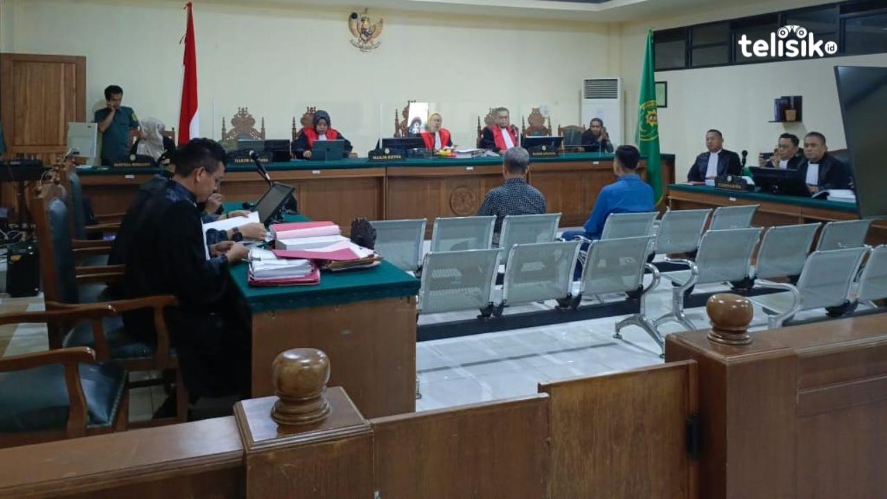 Suasana persidangan kasus suap Alfamidi memunculkan enam saksi, Rabu, (23/8/2023). Foto: Adinda Septia Putri/Telisik