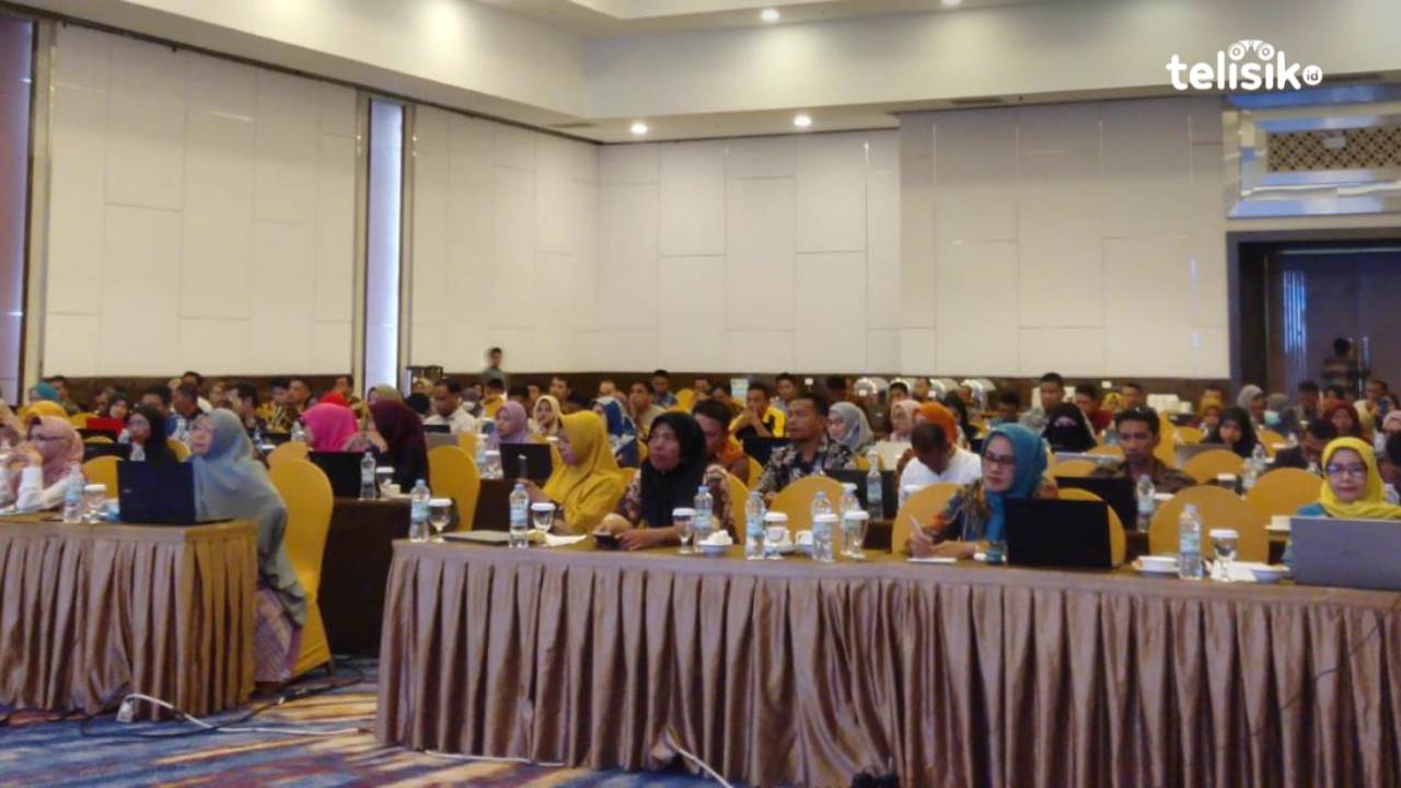 Peserta kegiatan yang diikuti oleh kepala sekolah dan wakil kepala sekolah SMK se-Sulawesi Tenggara yang digelar sejak Jumat-Minggu (27/8/2023) bertempat di Hotel Claro, Kota Kendari. Foto: Nur Khumairah/Telisik