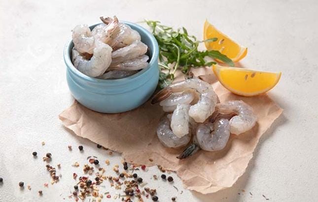 Selain memiliki kandungan nutrisi, udang juga memiliki berbagai manfaat kesehatan pada manusia. Foto: Halodoc.com